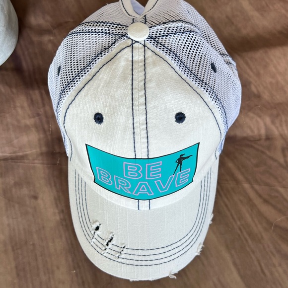 NWOT-WOMEN'S VINTAGE, DISTRESSED, PONYTAIL ADJUSTABEL TRUCKER HAT - Picture 4 of 12